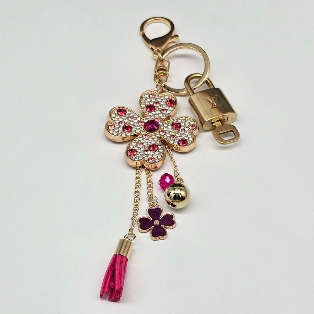 Louis Vuitton Authentic Gold Lock 🔒 Unbranded Flower Keychain Charm for Bags